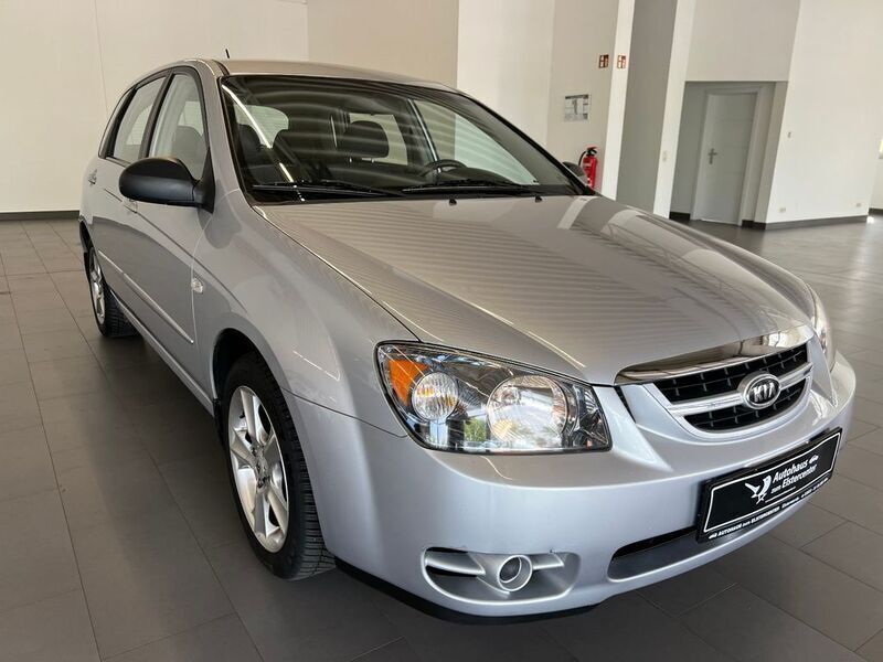 Silber Gebraucht 2004 Kia Cerato LX Kombi | 3.990 € - Bild 1/4