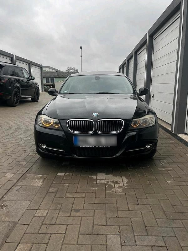 Gebraucht BMW 320 170 PS (125 kW) 2011 Schwarz Limousine