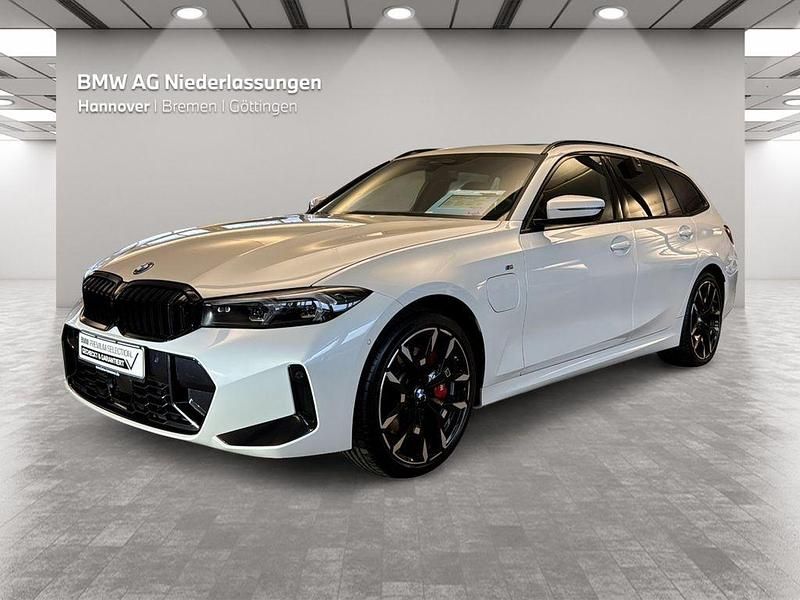 Weiß Gebraucht 2024 BMW 330e M Sport Kombi | 54.811 € - Bild 1/4