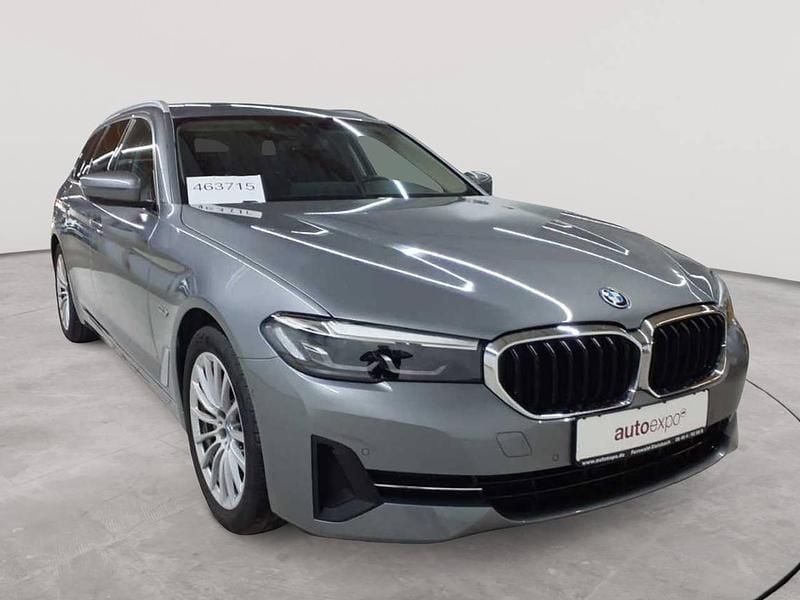 Berninagrau bernsteineffekt metallic Gebraucht 2022 BMW 530e Sport Line Kombi | 32.090 € (Superpreis) - Bild 1/4