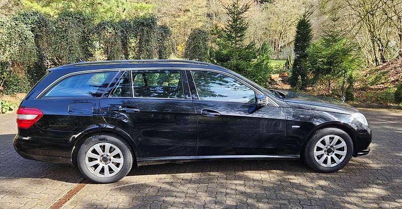 Gebraucht Mercedes E220 Elegance 170 PS (125 kW) 2011 Kombi