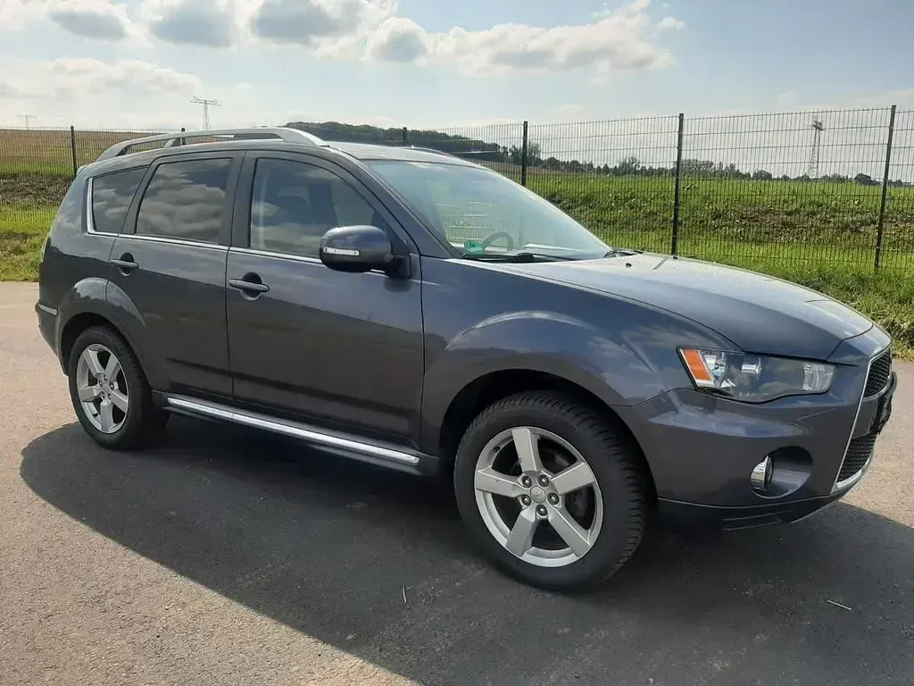 Gebraucht Mitsubishi Outlander Invite 156 PS (114 kW) 2010 Grau SUV