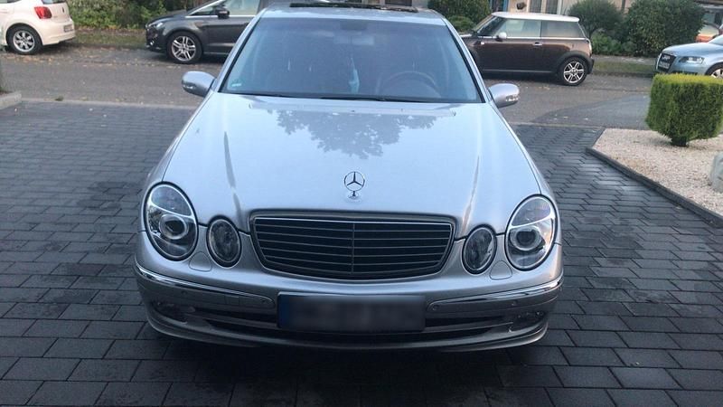 Gebraucht Mercedes E500 306 PS (225 kW) 2002 Silber Limousine