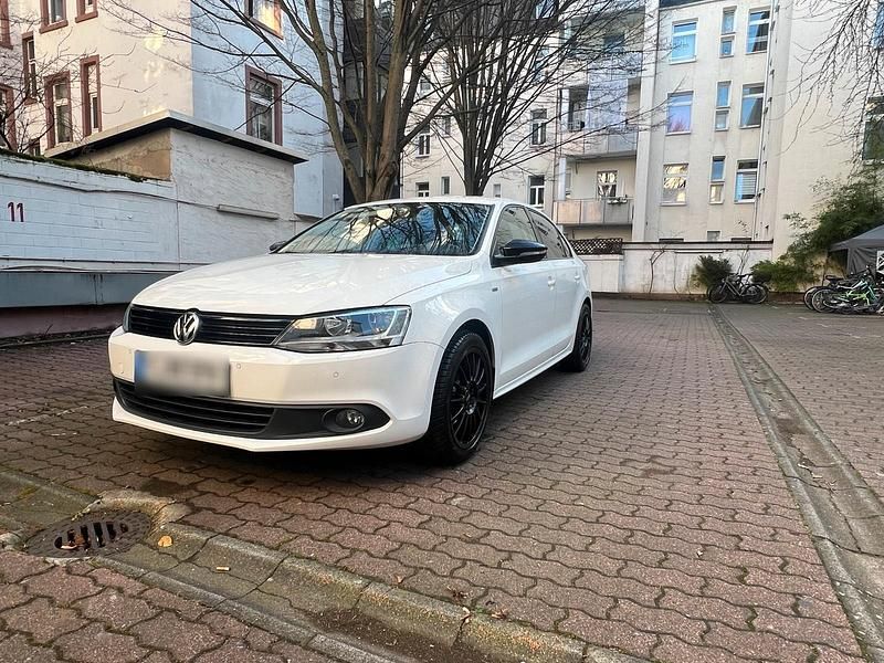 Second-hand VW Jetta 105 CP (77 kW) 2013 Alb Berlinǎ