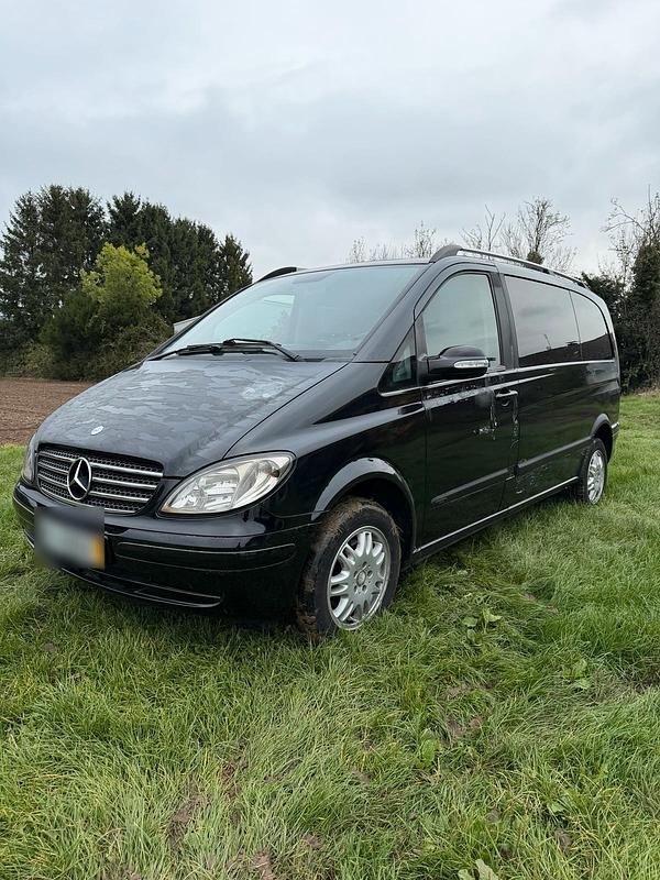 Schwarz Gebraucht 2004 Mercedes Viano Van / Kleinbus | 3.499 € (Fairer Preis) - Bild 1/4