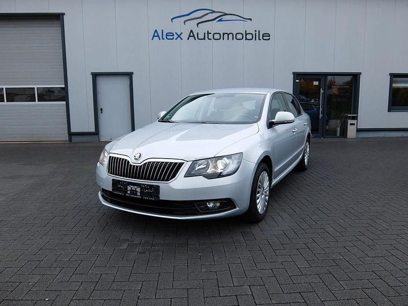Silber Gebraucht 2014 Skoda Superb Active Limousine | 6.480 € (Guter Preis) - Bild 1/4