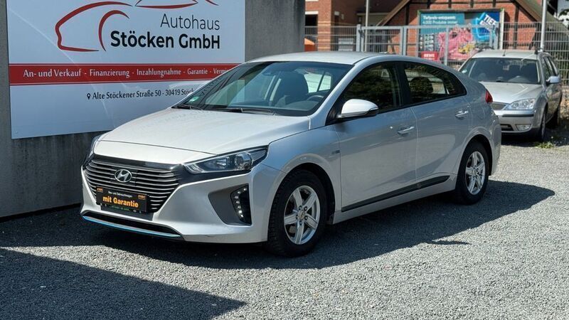 Silber Gebraucht 2017 Hyundai Ioniq Trend Limousine | 12.990 € (Fairer Preis) - Bild 1/3