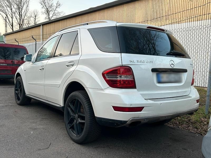 Gebraucht Mercedes ML350 Edition 224 PS (164 kW) 2011 Weiß SUV