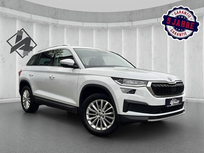 Moonweiss metallic Gebraucht 2024 Skoda Kodiaq SUV | 33.480 € (Guter Preis) - Bild 1/4