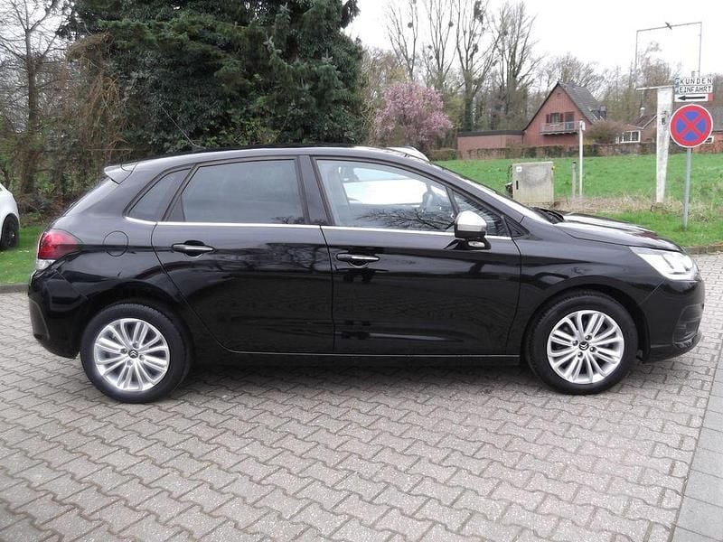 Gebraucht Citroën C4 SELECTION 131 PS (96 kW) 2016 Schwarz Limousine