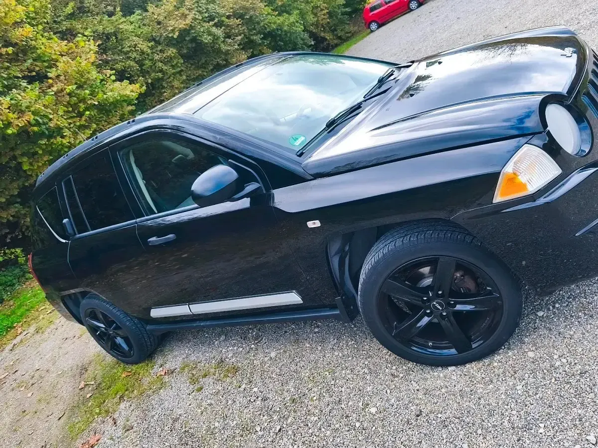 Second-hand Jeep Compass 170 CP (125 kW) 2007 Negru SUV