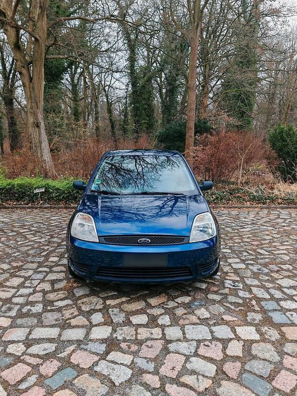 Gebraucht Ford Fiesta 60 PS (44 kW) 2005 Blau Kleinwagen