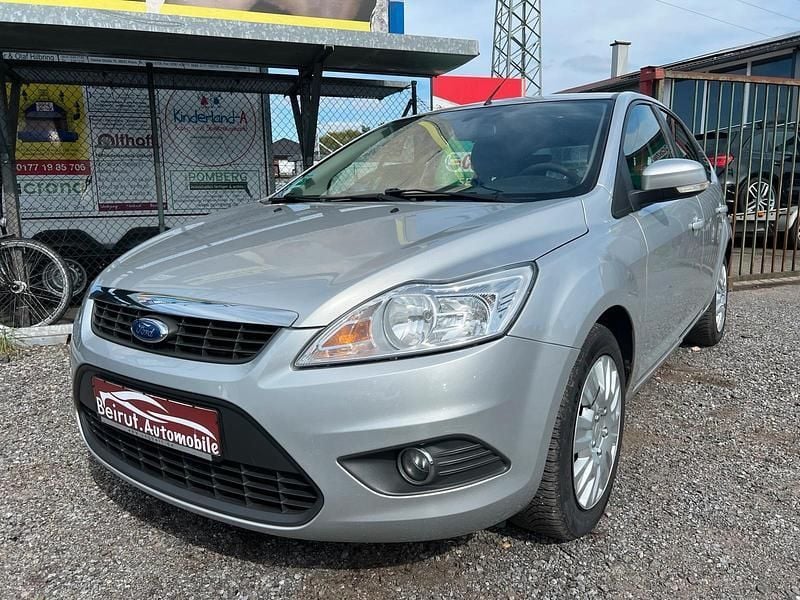 Silber Gebraucht 2010 Ford Focus Limousine | 2.499 € (Fairer Preis) - Bild 1/4
