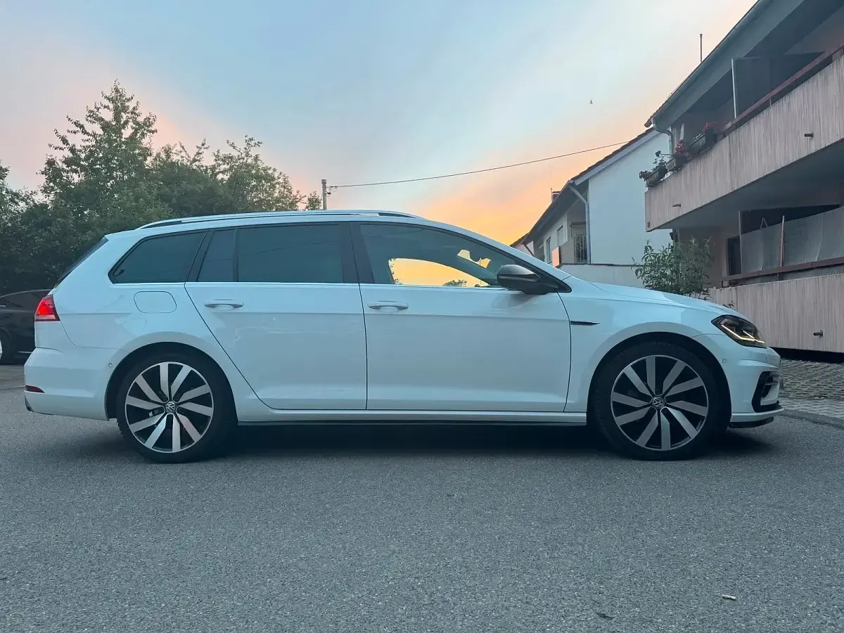 Gebraucht VW Passat R 150 PS (110 kW) 2018 Weiß Kombi