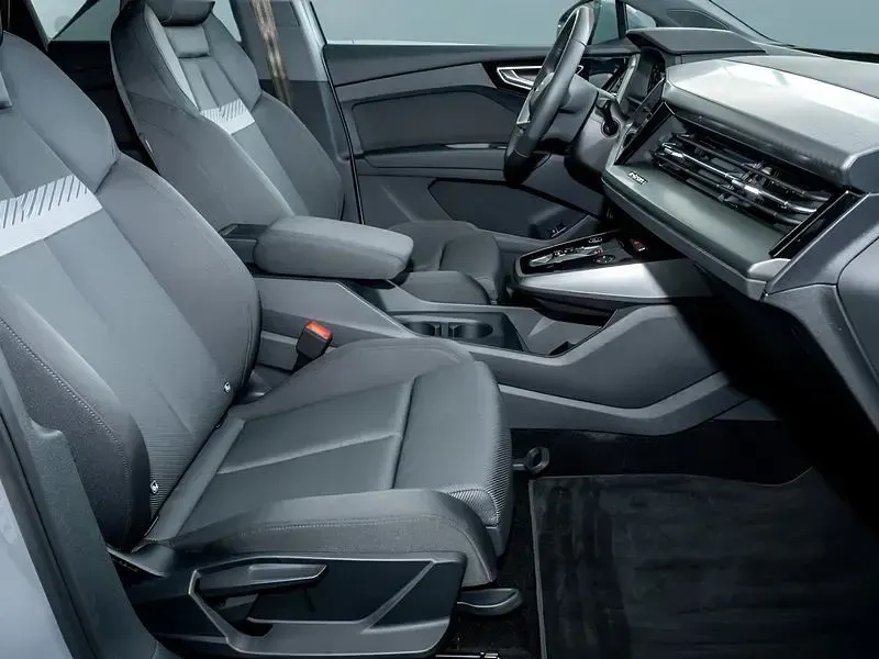 Gebraucht Audi Q4 e-tron 210 kW (286 PS) 2025 Grau SUV