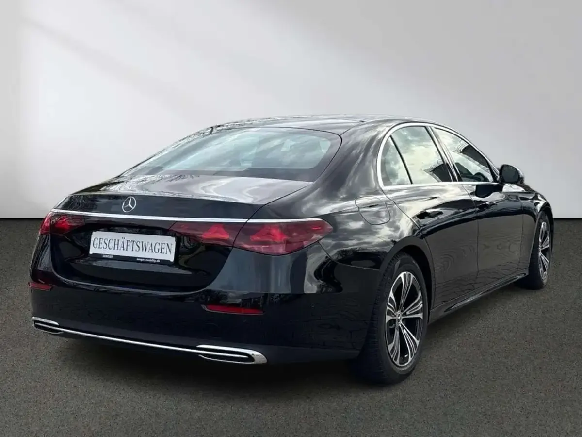 Gebraucht Mercedes E220 Avantgarde 197 PS (144 kW) 2026 Unilack schwarz Limousine