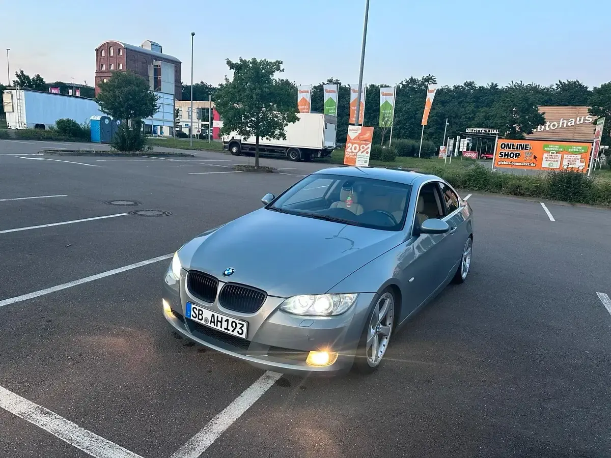 Gebraucht BMW 325 218 PS (160 kW) 2007 Grau Coupé