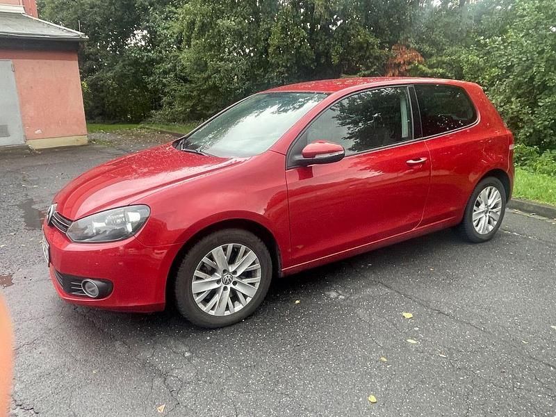 Rot Gebraucht 2010 VW Golf VI Limousine | 3.700 € (Guter Preis) - Bild 1/4