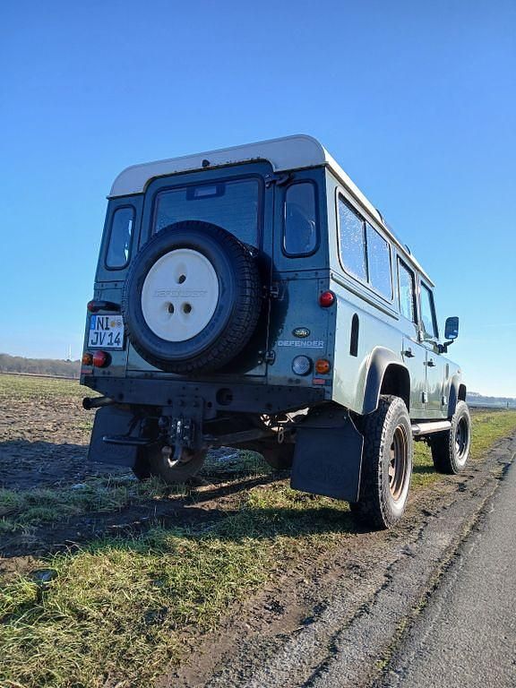 Gebraucht Land Rover Defender 122 PS (89 kW) 2008 Grün Kombi