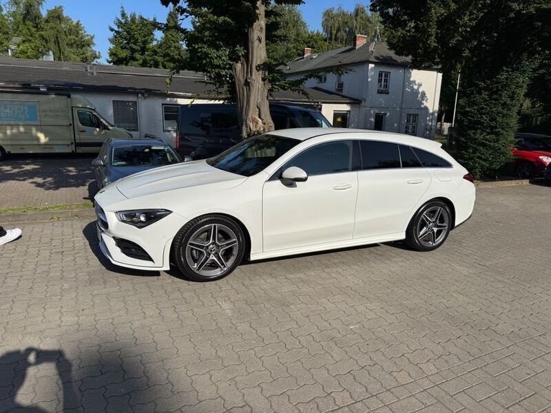 Weiß Gebraucht 2020 Mercedes CLA180 Shooting Brake Kombi | 24.600 € (Guter Preis) - Bild 1/4