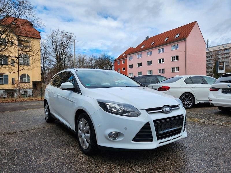 Gebraucht Ford Focus Titanium 125 PS (91 kW) 2014 Weiß Kombi