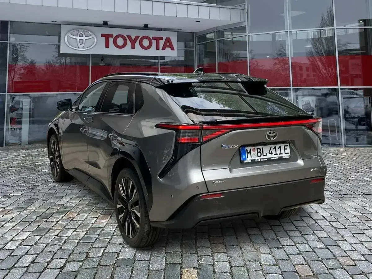 Gebraucht Toyota bZ4X Lounge 252 kW (343 PS) 2026 Silber SUV