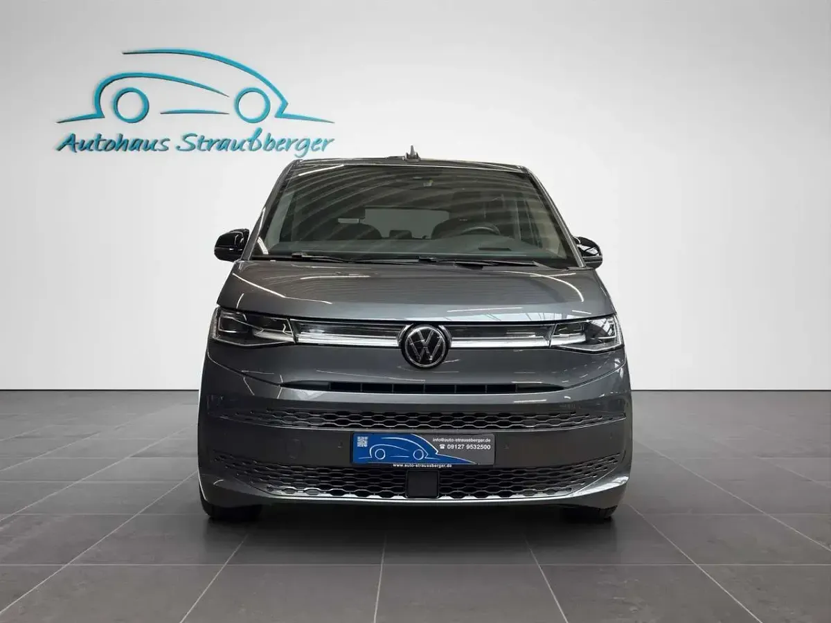 Gebraucht VW T7 Style 150 PS (110 kW) 2024 Grau Van