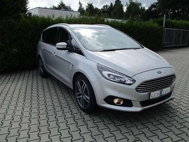 Gebraucht Ford S-MAX Titanium 190 PS (139 kW) 2018 Polarsilber Van / Kleinbus
