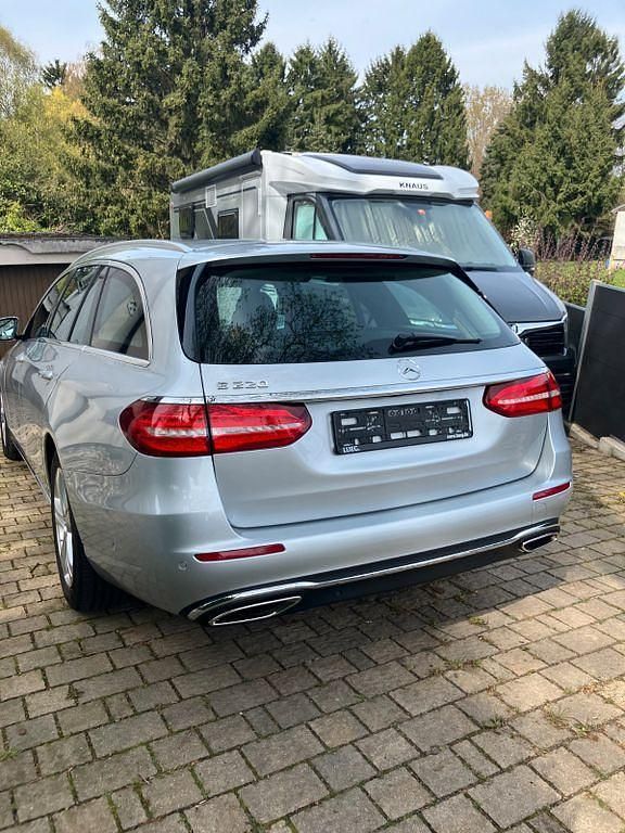 Gebraucht Mercedes E200 Avantgarde 184 PS (135 kW) 2016 Silber Limousine