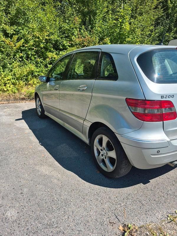 Silber Gebraucht 2005 Mercedes B200 Van / Kleinbus | 1.700 € (Guter Preis) - Bild 1/4