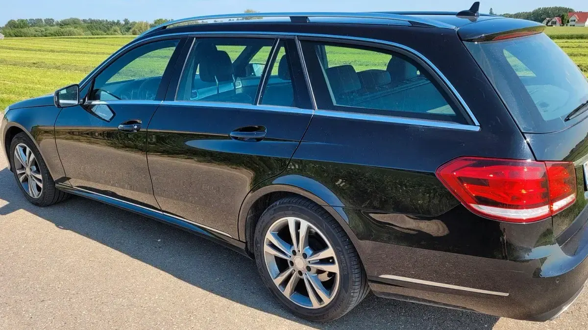 Gebraucht Mercedes E220 Avantgarde 170 PS (125 kW) 2013 Schwarz Kombi