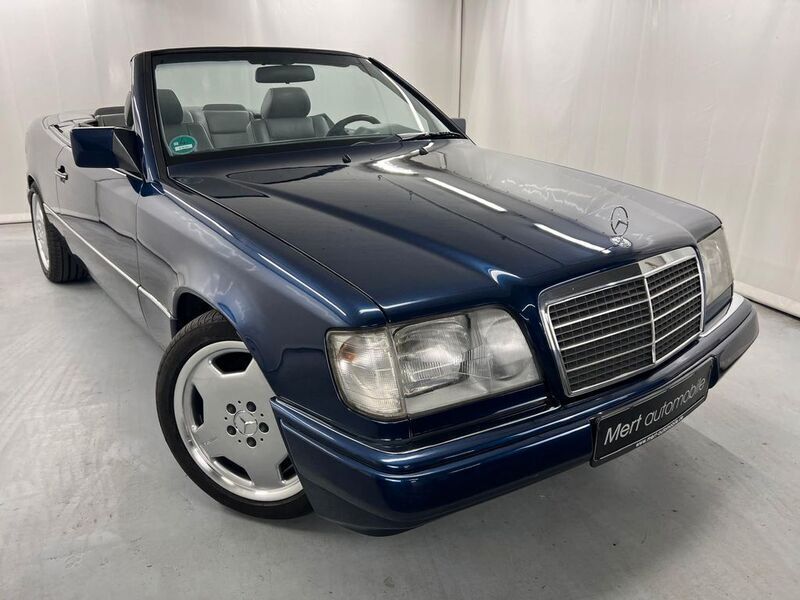 Blau Gebraucht 1996 Mercedes E220 AMG Cabrio | 17.990 € (Guter Preis) - Bild 1/4