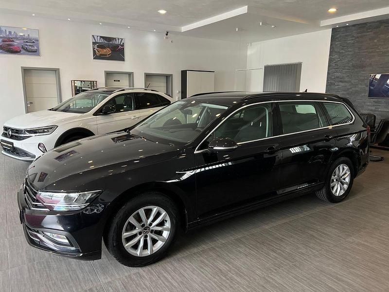 Schwarz Gebraucht 2021 VW Passat Limousine | 18.485 € (Fairer Preis) - Bild 1/4