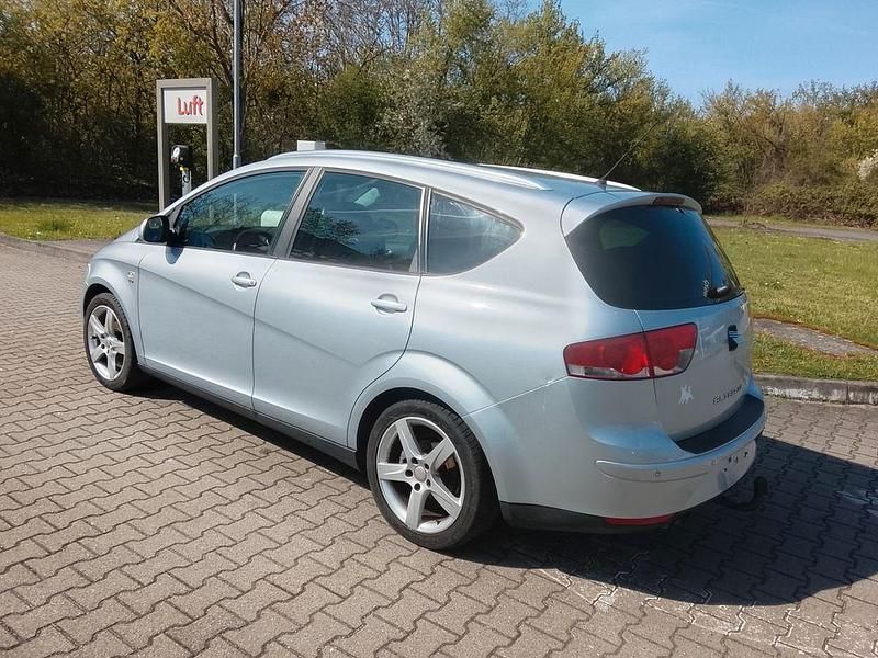 Gebraucht Seat Altea Style 140 PS (102 kW) 2011 Silber Van / Kleinbus