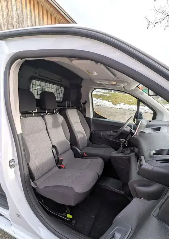 Gebraucht Opel Combo Edition 131 PS (96 kW) 2023 Weiß Van / Kleinbus