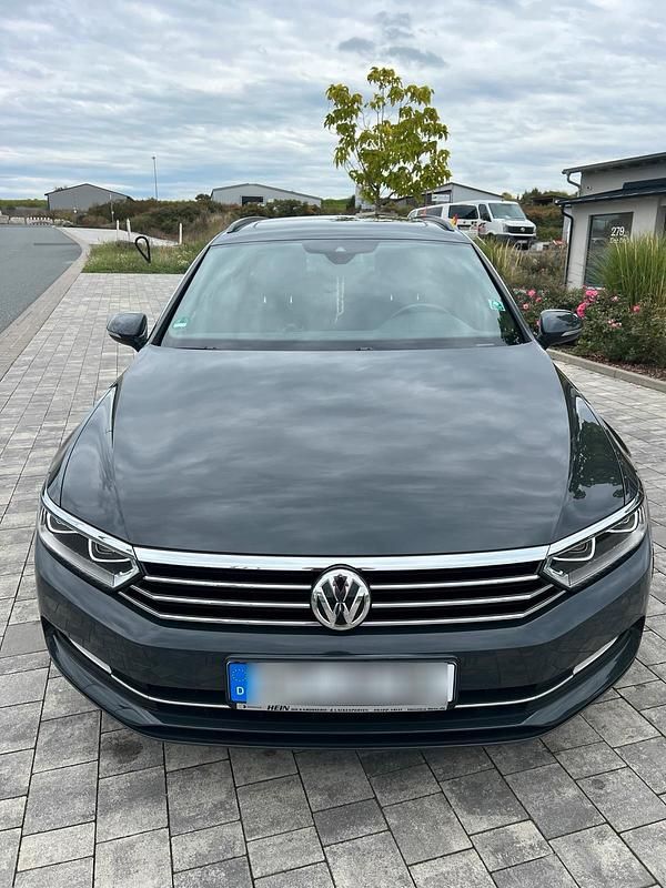 Grau Gebraucht 2019 VW Passat Kombi | 13.550 € (Fairer Preis) - Bild 1/4