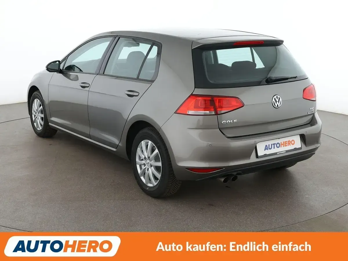 Gebraucht VW Golf VII Comfortline 125 PS (91 kW) 2016 Limestone grey Limousine