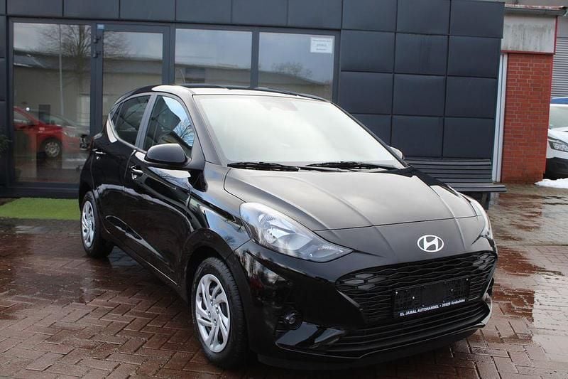 Gebraucht Hyundai i10 63 PS (46 kW) 2024 Schwarz Kleinwagen
