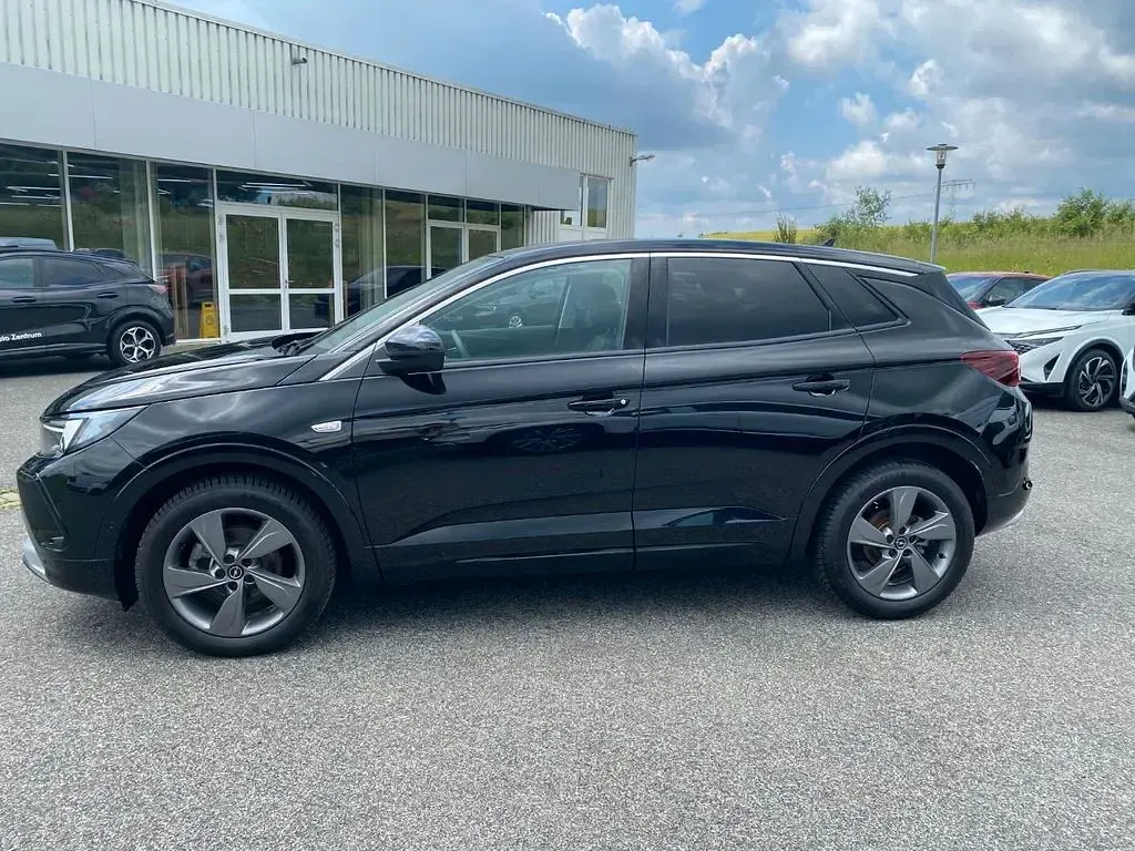 Gebraucht Opel Grandland X Elegance 131 PS (96 kW) 2023 Schwarz perla nera (metallic) SUV