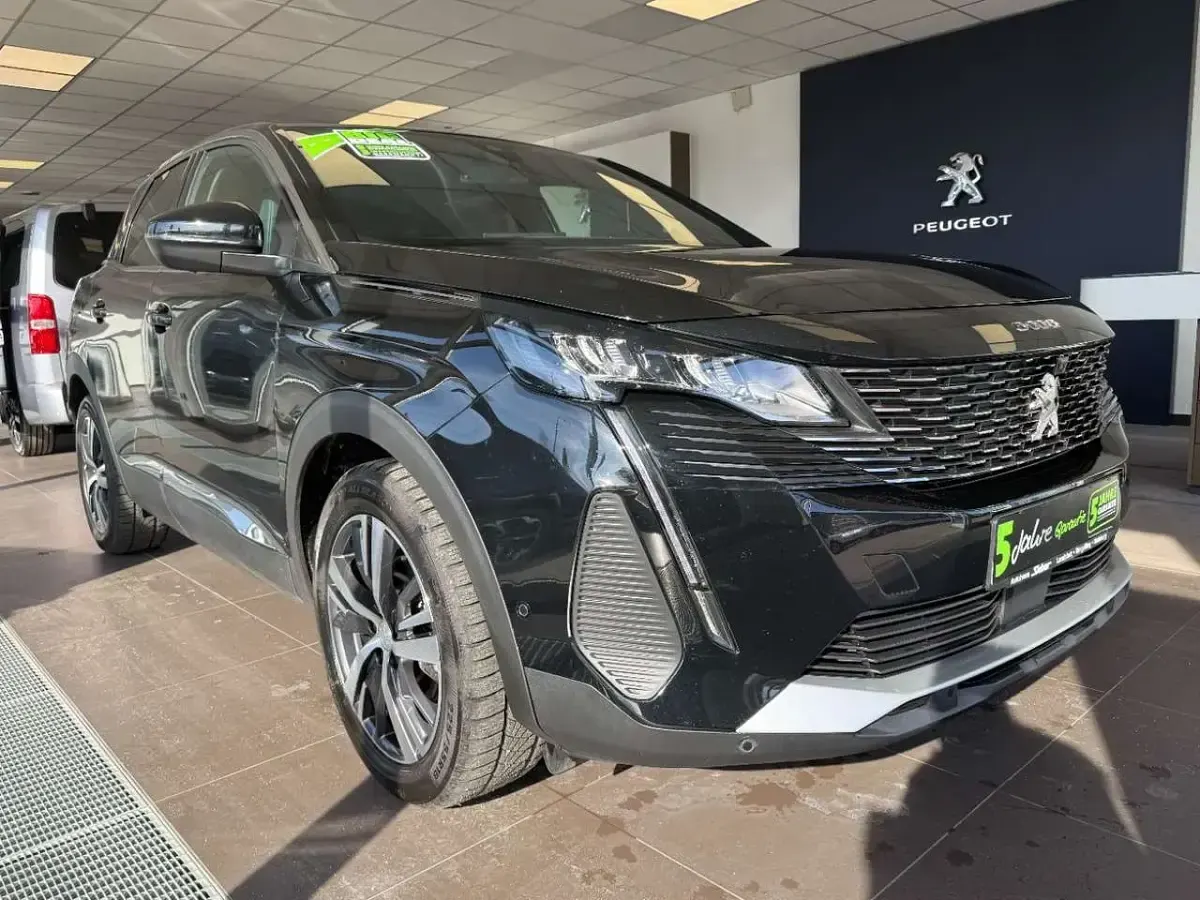 Gebraucht Peugeot 3008 Allure 131 PS (96 kW) 2024 Lackierung schwarz perla nera/ SUV