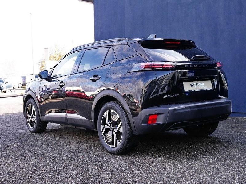 Gebraucht Peugeot e-2008 Allure 114 kW (156 PS) 2023 Perla nera schwarz SUV