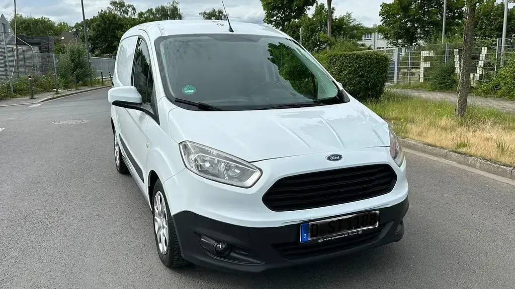 Gebraucht Ford Transit Trend 101 PS (74 kW) 2018 Weiß Limousine