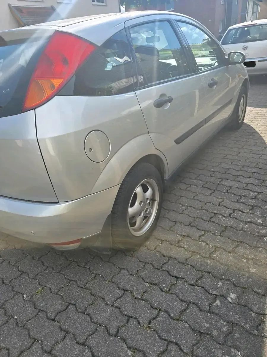 Gebraucht Ford Focus 100 PS (73 kW) 2000 Silber Kleinwagen