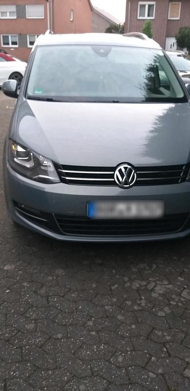 Grau Gebraucht 2012 VW Sharan Highline Van / Kleinbus | 8.999 € (Superpreis) - Bild 1/4