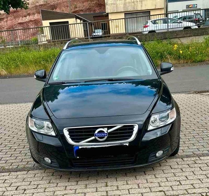 Schwarz Gebraucht 2010 Volvo V50 Kombi | 5.300 € (Fairer Preis) - Bild 1/4