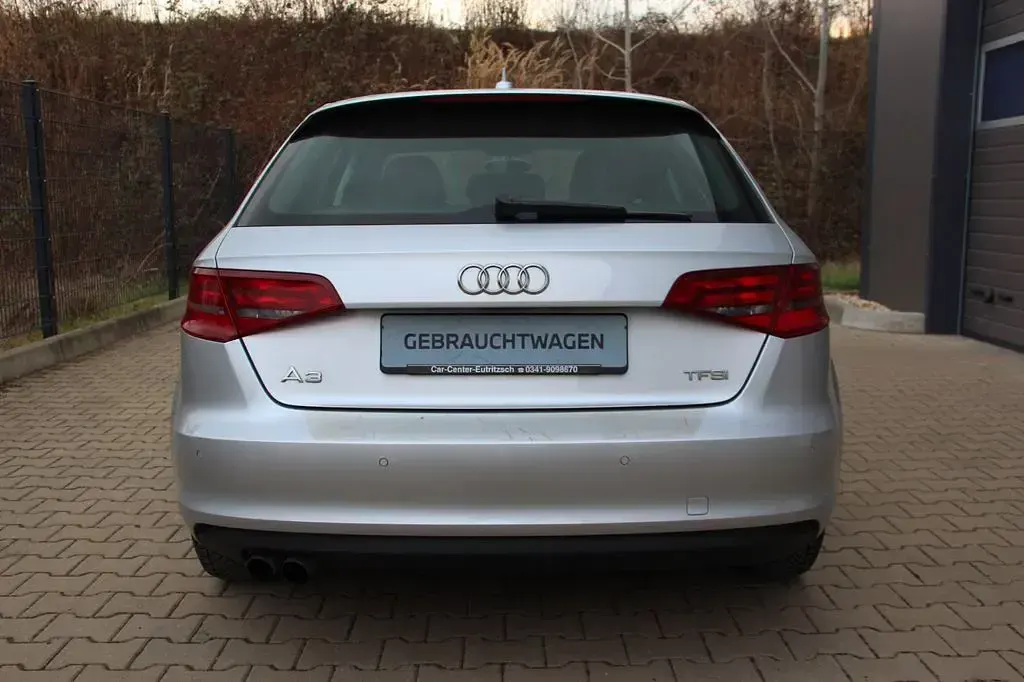 Gebraucht Audi A3 Attraction 140 PS (102 kW) 2014 Silber Limousine