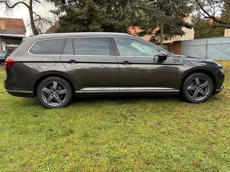 Gebraucht VW Passat Highline 179 PS (131 kW) 2017 Braun Kombi