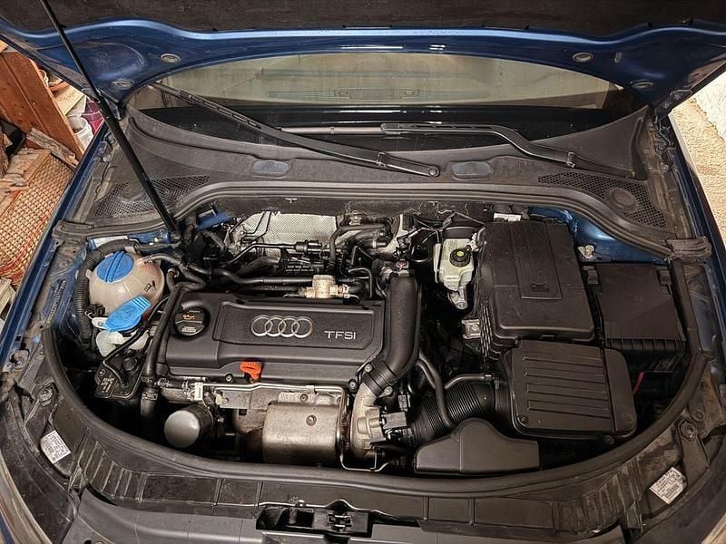 Second-hand Audi A3 Attraction 125 CP (91 kW) 2010 Albastru Hatchback
