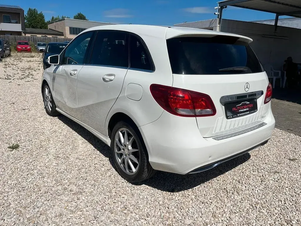 Gebraucht Mercedes B180 109 PS (80 kW) 2014 Weiß Kleinwagen