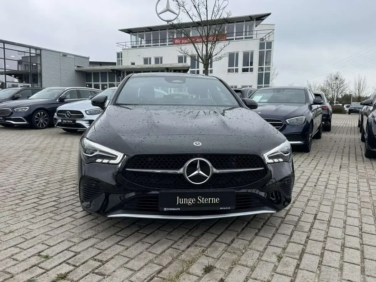 Gebraucht Mercedes CLA200 Advanced 163 PS (119 kW) 2025 Unilack nachtschwarz Coupé
